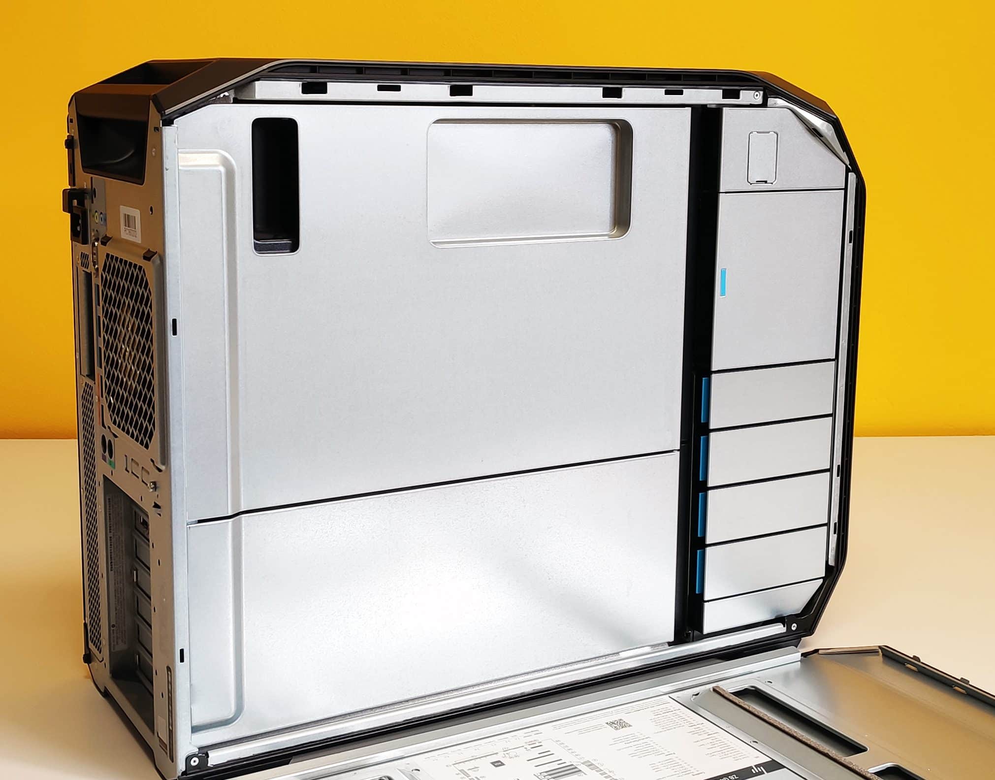 Workstation HP Z8 G4 Tower con pannello laterale aperto, chassis in metallo e struttura interna per doppio Xeon Gold e RTX 6000. Ideale per CAD e AI. Workstation HP Z8 G4 Tower con pannello laterale aperto, chassis in metallo e struttura interna per doppio Xeon Gold e RTX 6000. Ideale per CAD e AI.